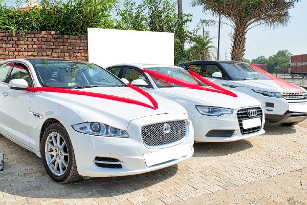 luxury wedding car on rent In Ahmedabad